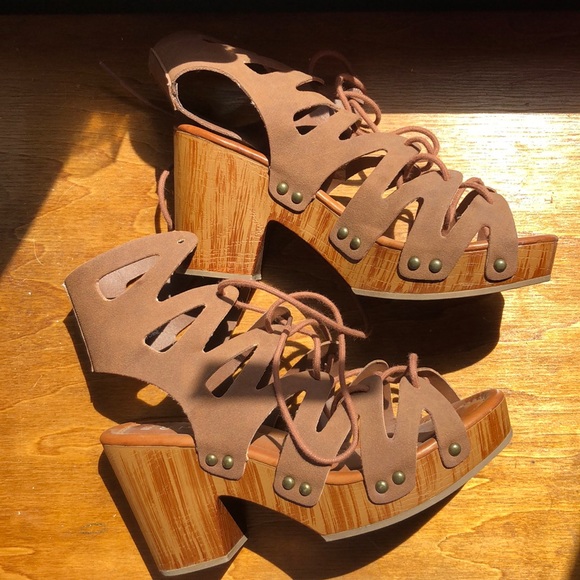 Sale! 2/$25 Worn once gladiator 3” sandals - Picture 2 of 3